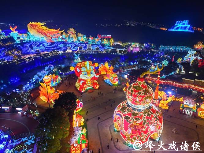 第32届自贡国际恐龙灯会亮灯