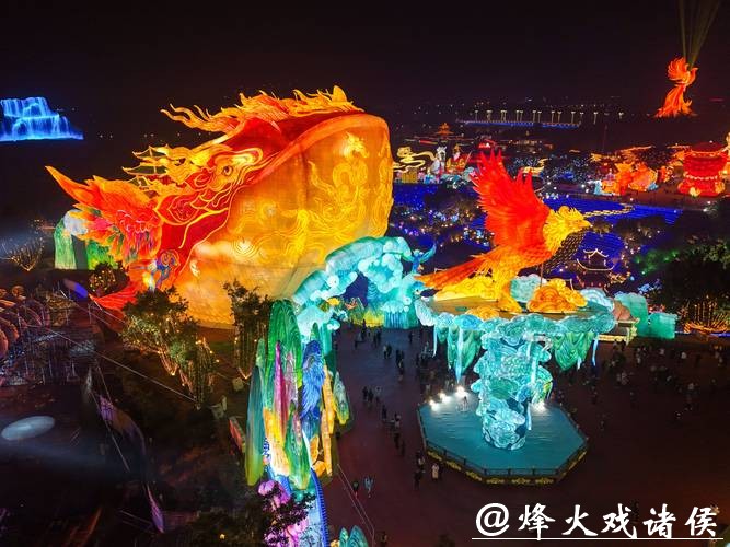 第32届自贡国际恐龙灯会亮灯