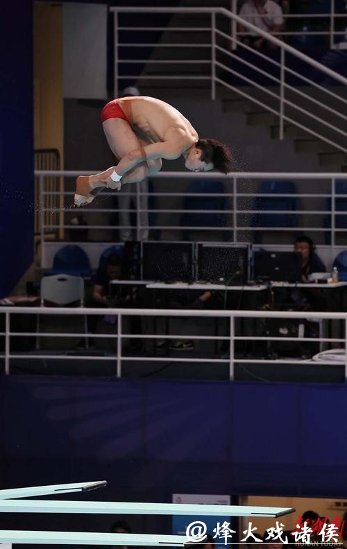 全运会跳水男子3米板决赛 王宗源强势夺冠